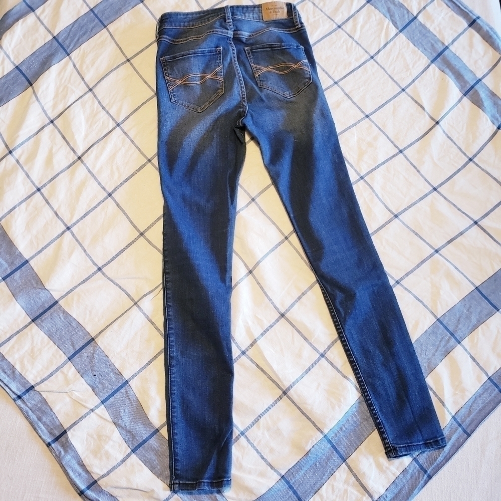 🪴bogo FREE🪴 Abercrombie High Rise Super Skinny Jean Size 0/25 SHORT - Picture 3 of 4